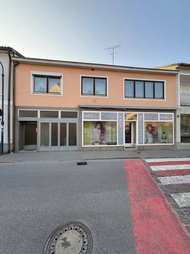 Renditeobjekt in Zistersdorf: 4 Zimmer, Terrasse, Garage, 90m² Wohnfläche & 100m² Geschäftslokal - Bild