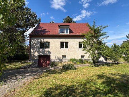 Großes Einfamilienhaus mit 2000m² Grund, Garage & 5 Schlafzimmer in 2164 Neuruppersdorf!