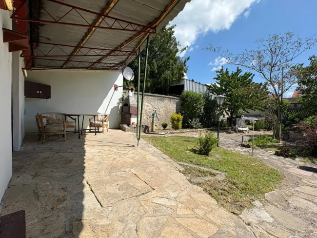 Garten (Ausgang Schlafzimmer 3)