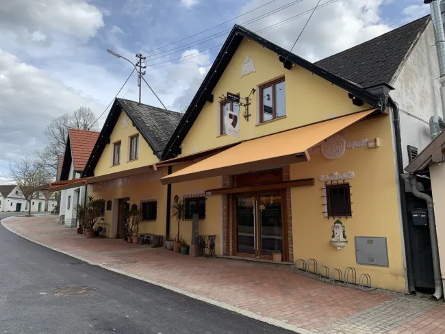 Traumhaftes Restaurant in Falkenstein – Vollsaniert mit Terrasse und Top-Ausstattung! - Bild