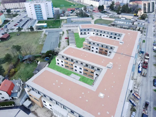 Neuwertige 2-Zi Wohnung mit Loggia, Garage & Fußbodenheizung in Wiener Neustadt! - Titelbild