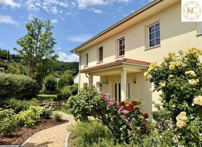 Exklusive Villa mit südländischem Flair und Panoramablick - Titelbild