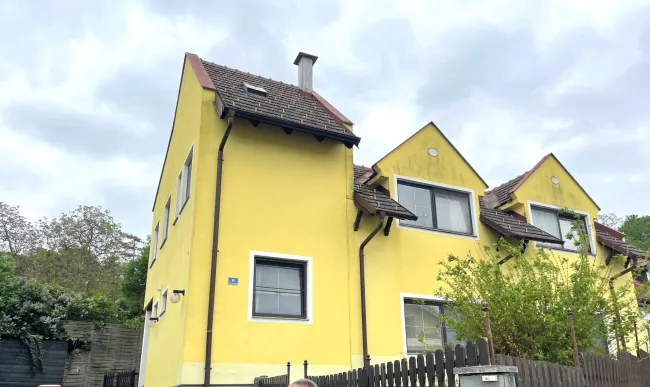 Wohnhaus in ruhige Randlage, Weitblick - auch für 2 Familien geeignet - Titelbild