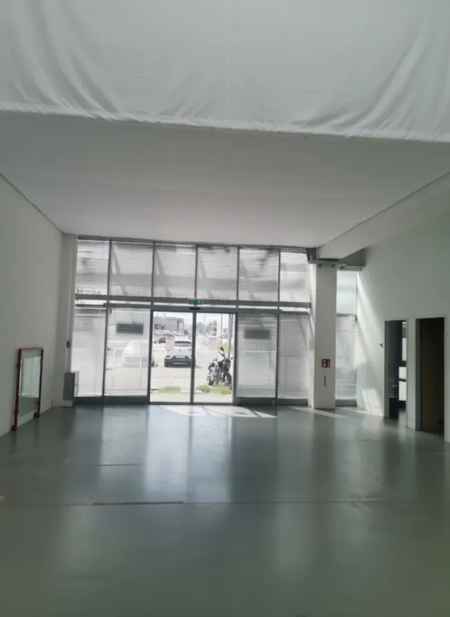 Neuwertige Gewerbefläche in Eisenstadt: 238m² mit großem Parkplatz , nur 2.401€/Monat! - Bild