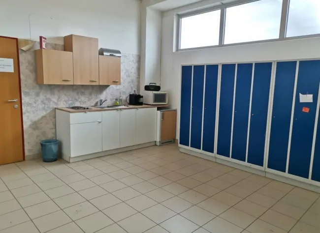 Neuwertige Gewerbefläche in Eisenstadt: 238m² mit großem Parkplatz , nur 2.401€/Monat! - Bild