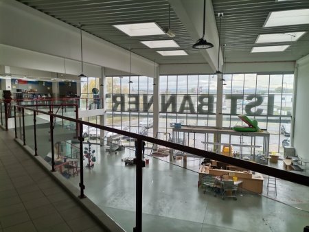 Modernes Gewerbezentrum mit 2618m² Fläche und 122 Stellplätzen in zentraler Lage zu vermieten - nur 6,00€/m²! Teilbar!