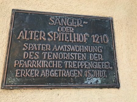 Spätgotischer Bau 15 Jhd im Zentrum Krems, 169m² mit Balkon, Terrasse und 1000 Jahre altem Weinkeller