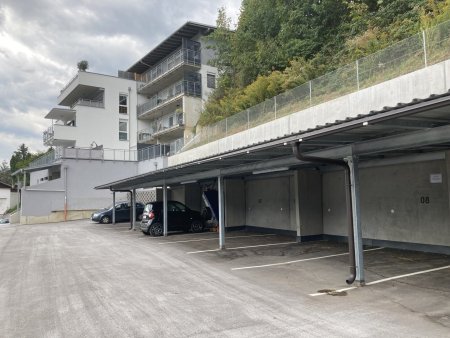 Garagenparkplatz in Vomp - nur drei überdachte Parkplätze verfügbar mit E-Option