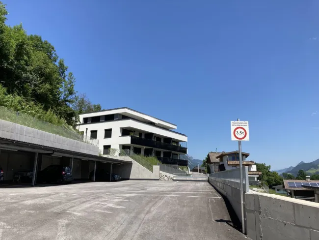 Garagenparkplatz in Vomp - nur drei überdachte Parkplätze verfügbar mit E-Option - Bild