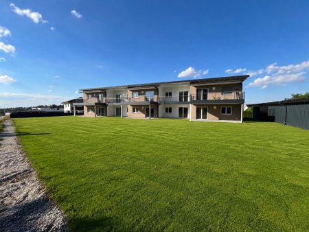 Barrierefreie Neubau Gartenwohnung im Erstbezug. Top 04 / 2 - Zimmer / Loggia / 104 m² Eigengarten / Carport und KFZ-Abstellplatz