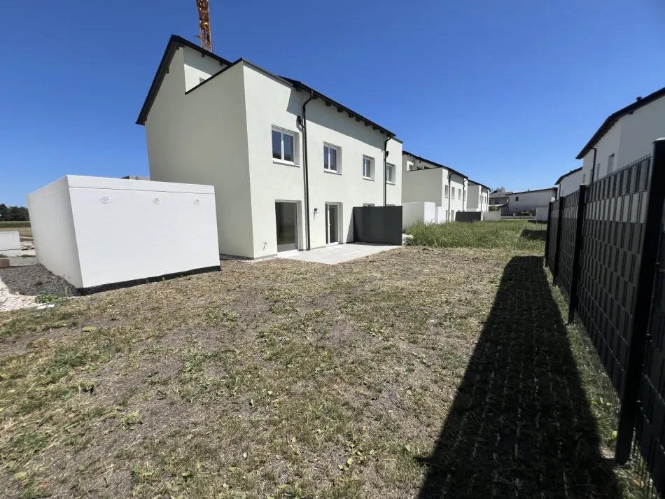 Jetzt mieten / Kaufoption! Traumhafte Neubau Doppelhaushälften 128 m² Wfl. mit Büro / Galerie, Dachterrasse, Eigengarten & Garage in Attnang-P. - Bild