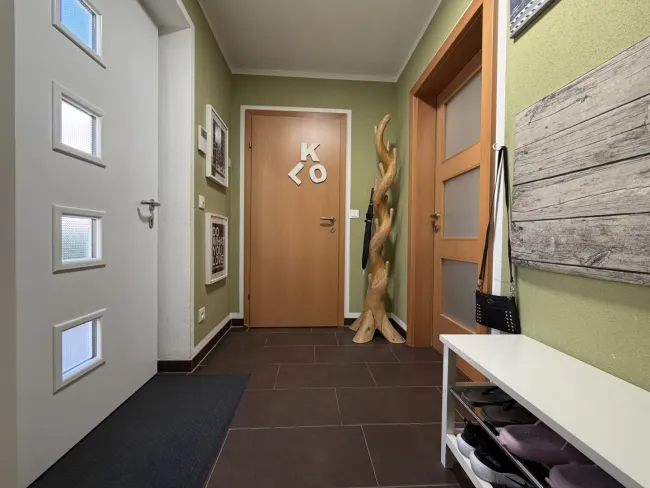 Attersee-Feeling pur trifft Wohnkomfort! Exklusive Maisonette-Wohnung mit Eigengarten und Tiefgaragenstellplatz in begehrter Lage von Seewalchen Zentrum - Bild