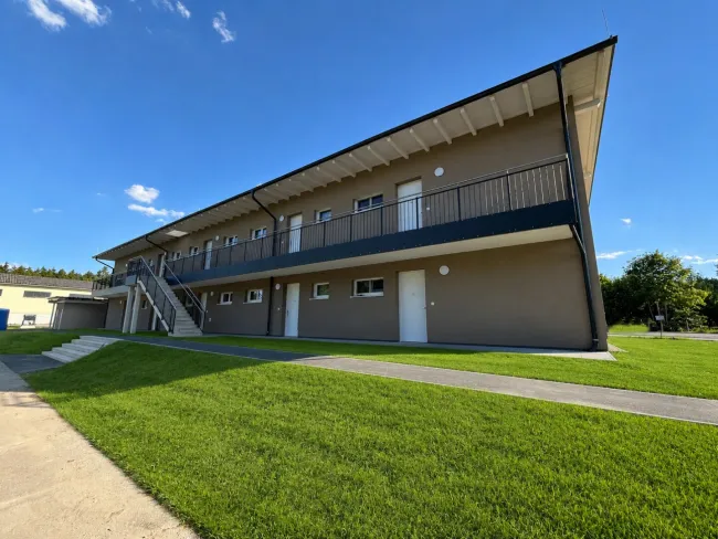 Moderne 2-Zimmer Wohnung, Erstbezug mit Loggia, Carport und KFZ-Stellplatz in attraktiver Lage in Ried im Innkreis - Bild