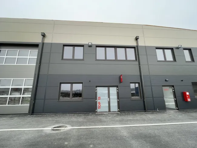 Sofortbezug an der A1 ca. 176 m² Büro-/ Ordinations-/ Lagerfläche auf zwei Ebenen im Gewerbepark Ansfelden zu vermieten (Top 13) - Bild