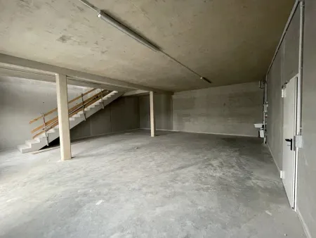 Sofortbezug an der A1 ca. 176 m² Büro-/ Ordinations-/ Lagerfläche auf zwei Ebenen im Gewerbepark Ansfelden zu vermieten (Top 13)