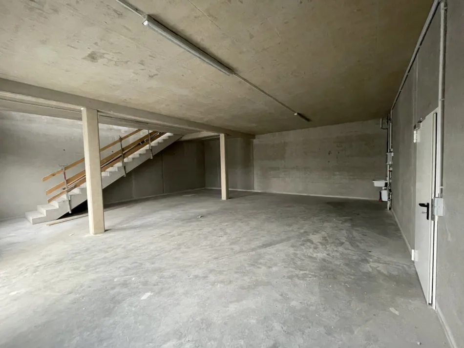 Sofortbezug an der A1 ca. 176 m² Büro-/ Ordinations-/ Lagerfläche auf zwei Ebenen im Gewerbepark Ansfelden zu vermieten (Top 13) - Bild