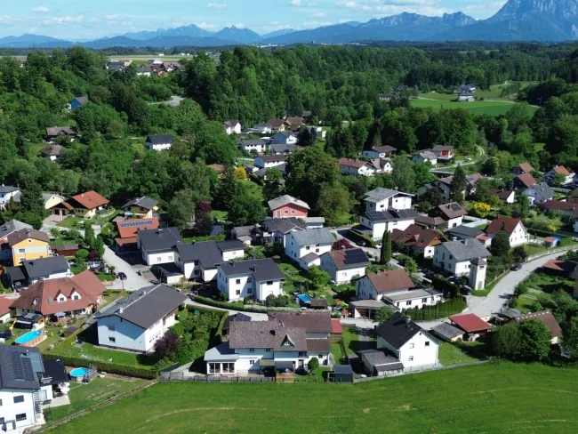 Exklusive Gartenwohnung mit Hauscharakter 175 m² WNFL auf zwei Ebenen, PV-Anlage großzügiger Außenfläche & Garage in Wankham / Regau - Bild
