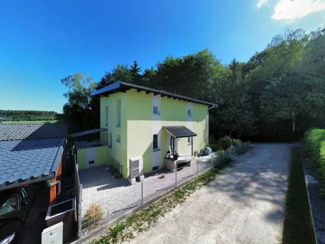 COMING SOON! Charmantes Einfamilienhaus mit sonniger Terrasse, Balkon und Pool in attraktiver Lage in Vöcklabruck / Vornbuch - Bild