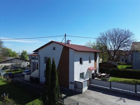 Großzügiges Mehrfamilienhaus mit Traum-Pool, Dachterrasse, Kachelofen, Balkon & Terrasse vielseitig nutzbar Lindacher Straße / Roitham