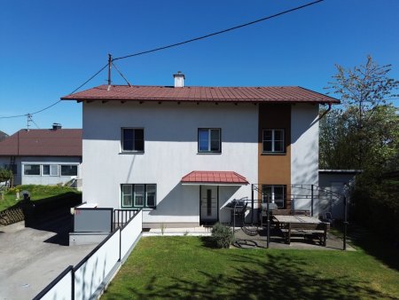 Großzügiges Mehrfamilienhaus mit Traum-Pool, Dachterrasse, Kachelofen, Balkon & Terrasse vielseitig nutzbar Lindacher Straße / Roitham
