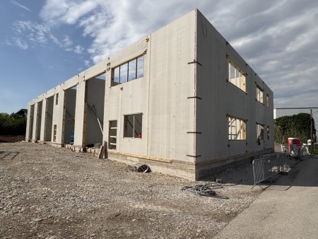 KAUF / MIETE: Betriebs-/Produktions- oder Lagerhallen mit Flächen von 63 - 120 m² zu verkaufen / vermieten in Vöcklabruck / Nähe Varena (Top 5)
