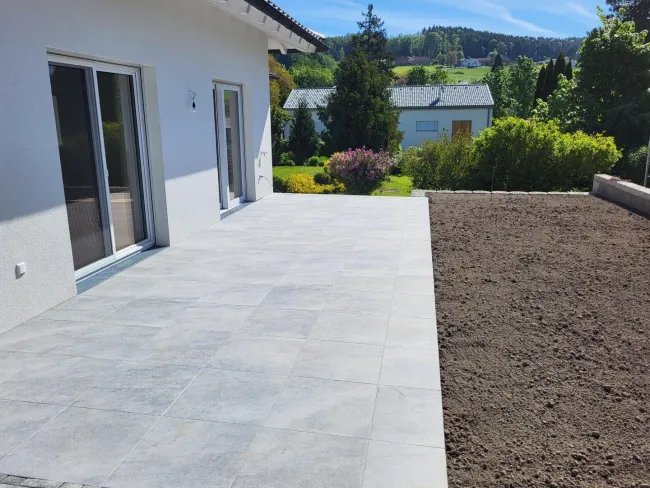 Carport und Abstellraum