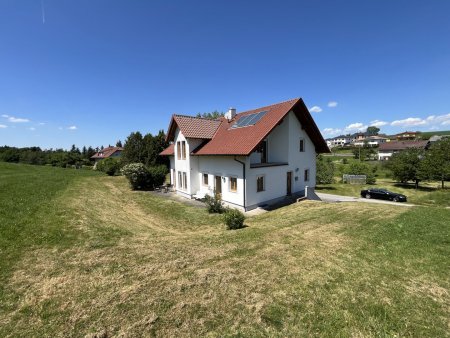 Traumhaftes Einfamilienhaus mit separater Einliegerwohnung, Doppelgarage und 1.480 m² XL-Grundstück in sonniger Ruhelage in Haibach ob der Donau / Bezirk Eferding