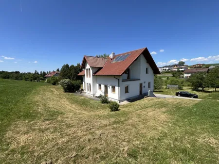 Traumhaftes Einfamilienhaus mit separater Einliegerwohnung, Doppelgarage und 1.480 m² XL-Grundstück in sonniger Ruhelage in Haibach ob der Donau / Bezirk Eferding
