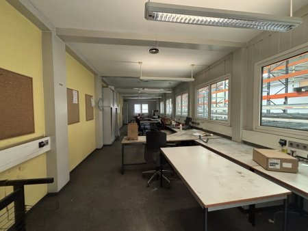 Flexible Gewerbe/- Lagerflächen Flächen von 130 – 2.762 m² mit Gleisanschluss in zentrale Lager in Wels / Magazinstraße