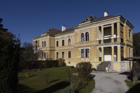 Historische Villa auf großzügigem Parkgrundstück mit Ausbau- und Erweiterungspotenzial in Bestlage der Hinterbrühl