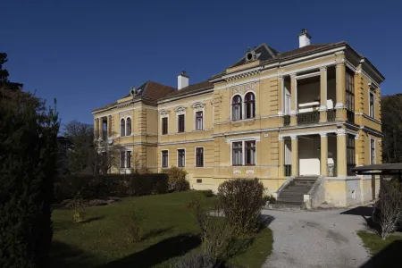 Historische Villa auf großzügigem Parkgrundstück mit Ausbau- und Erweiterungspotenzial in Bestlage der Hinterbrühl