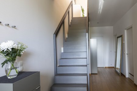 Großzügige DG Wohnung mit zwei Balkonen & Blick ins Grüne