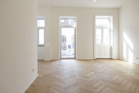 Hell. Großzügig. Charmant – Frisch sanierte 3-Zimmer-Wohnung mit Balkon