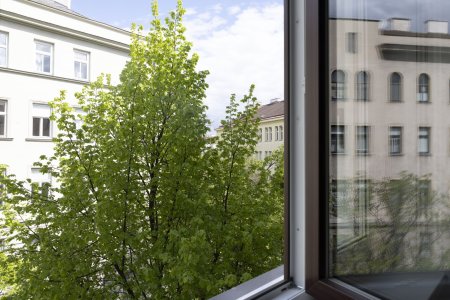 Frisch sanierte Altbauwohnung im hippen Stuwerviertel - mit Balkongenehmigung