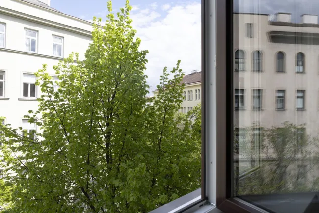 Frisch sanierte Altbauwohnung im hippen Stuwerviertel - mit Balkongenehmigung - Bild