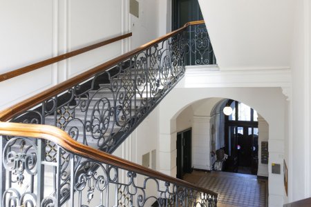 Perfekt für Familie oder ruhige WG – großzügiger Altbau mit 5 Zimmern