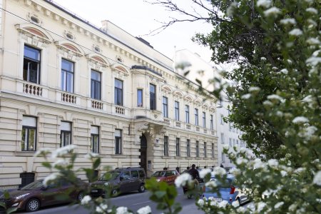Perfekt für Familie oder ruhige WG – großzügiger Altbau mit 5 Zimmern