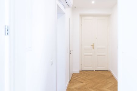 Wohnen mit Stil – Generalsanierter Altbau mit SW-Balkon & perfekter Infrastruktur
