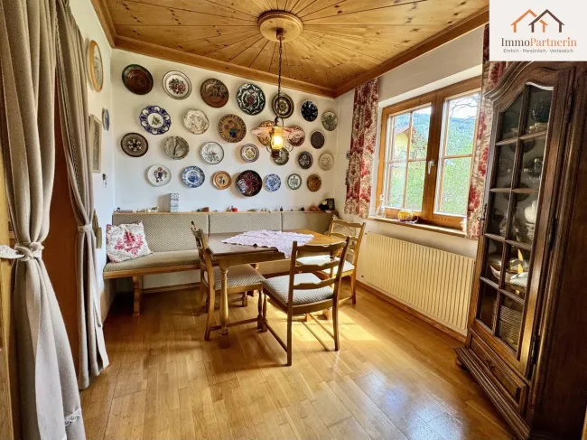 Charmantes Landhaus mit Alpenblick, 2.400 m² Bauland & Ausbaupotenzial - Bild