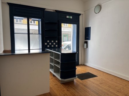 Vielseitig nutzbares Geschäftslokal mit beheizbarem Kellerraum nahe Mariahilfer Straße