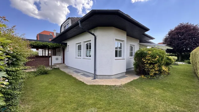 Einfamilienhaus mit Garage, Carport, Pool und Sauna in Bad Fischau-Brunn - Bild