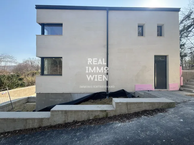 ! AKTIONSVERKAUF ! ~ exklusive Chance ~ Erstklassige Luxusvilla: Modernes Design und private Pool-Oase - Bild