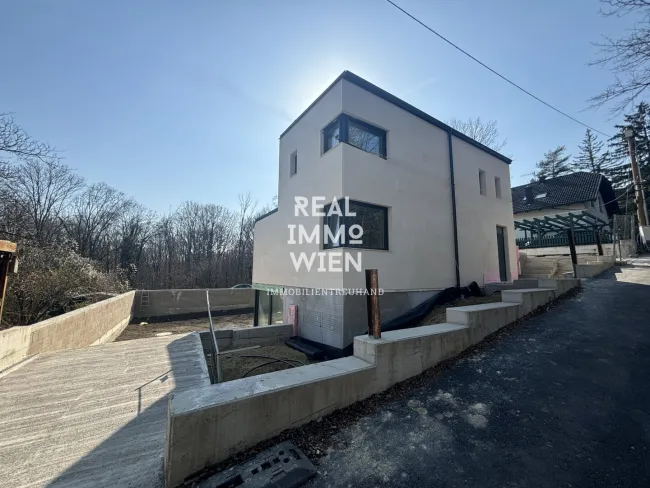 ! AKTIONSVERKAUF ! ~ exklusive Chance ~ Erstklassige Luxusvilla: Modernes Design und private Pool-Oase - Titelbild