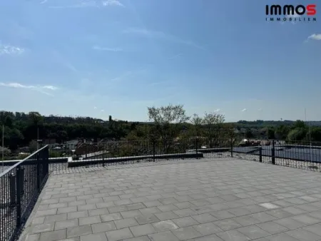 Große allgemeine Dachterrasse