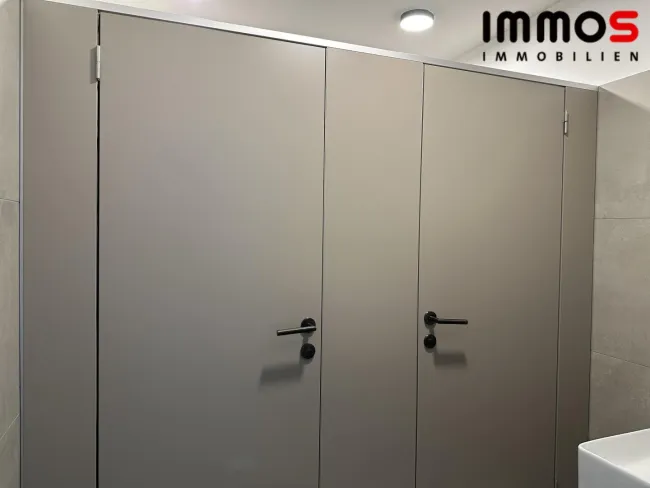 Zwei WC-Einheiten