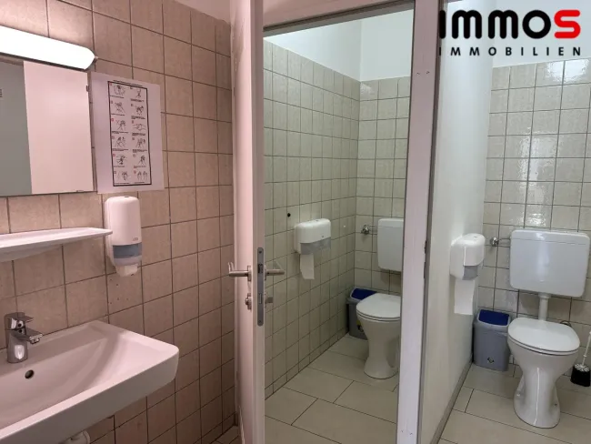 Zwei WC-Einheiten