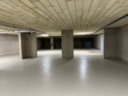 Neuwertige Tiefgarage - 2 Stellplätze in Ebelsberg zu vermieten! - Bild