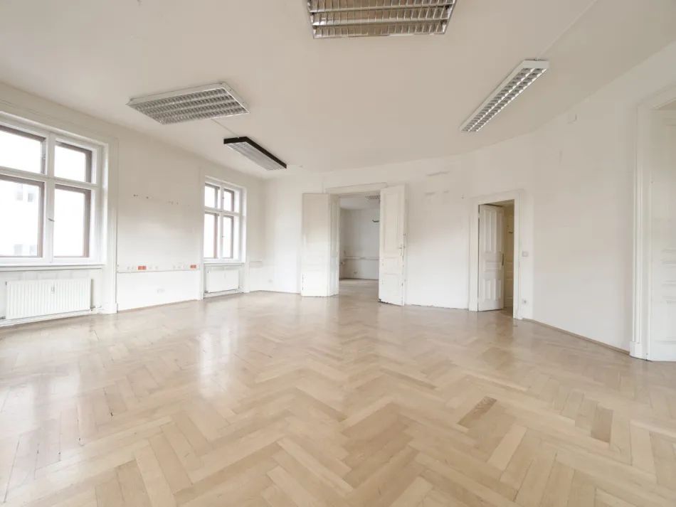 Exklusive Büro- oder Ordinationsfläche im klassischen Altbaustil in der Klagenfurter Fußgängerzone zu mieten! - Bild