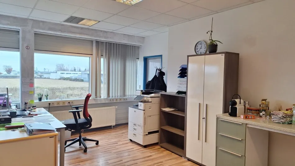 Büroflächen inkl. Lager und Parkplätzen in bester Gewerbe/Industrielage zu mieten! - Bild