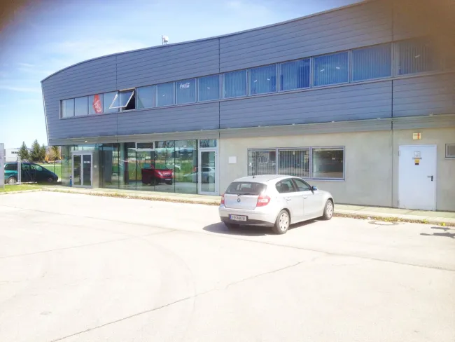 Büroflächen inkl. großem Lager und Parkplätzen zu vermieten! - Bild